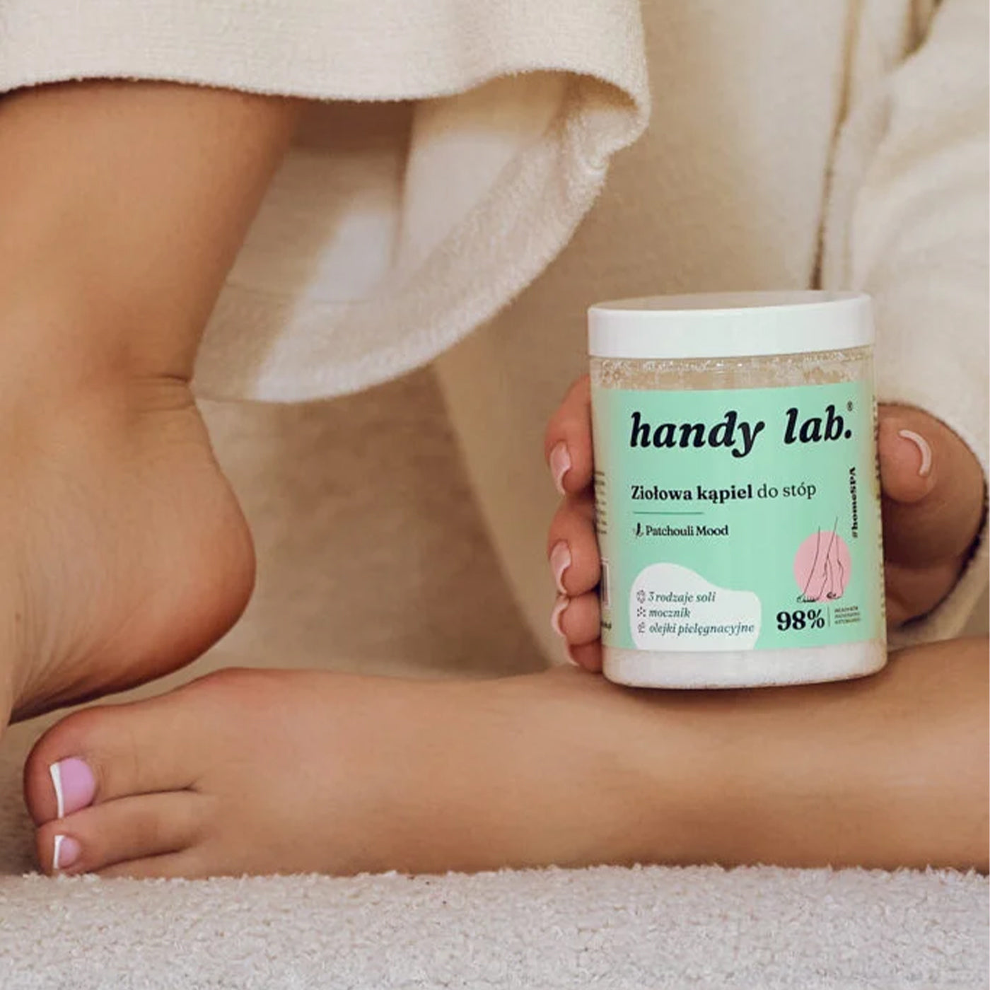 Miękkie i zadbane stopy cały rok - przewodnik pielęgnacyjny